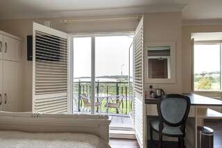 Отели типа «постель и завтрак» Sea Breeze Lodge B&B Голуэй Улучшенный двухместный номер с 1 кроватью и видом на залив-3