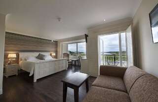 Отели типа «постель и завтрак» Sea Breeze Lodge B&B Голуэй Представительский люкс с кроватью размера "king-size" и видом на залив-2